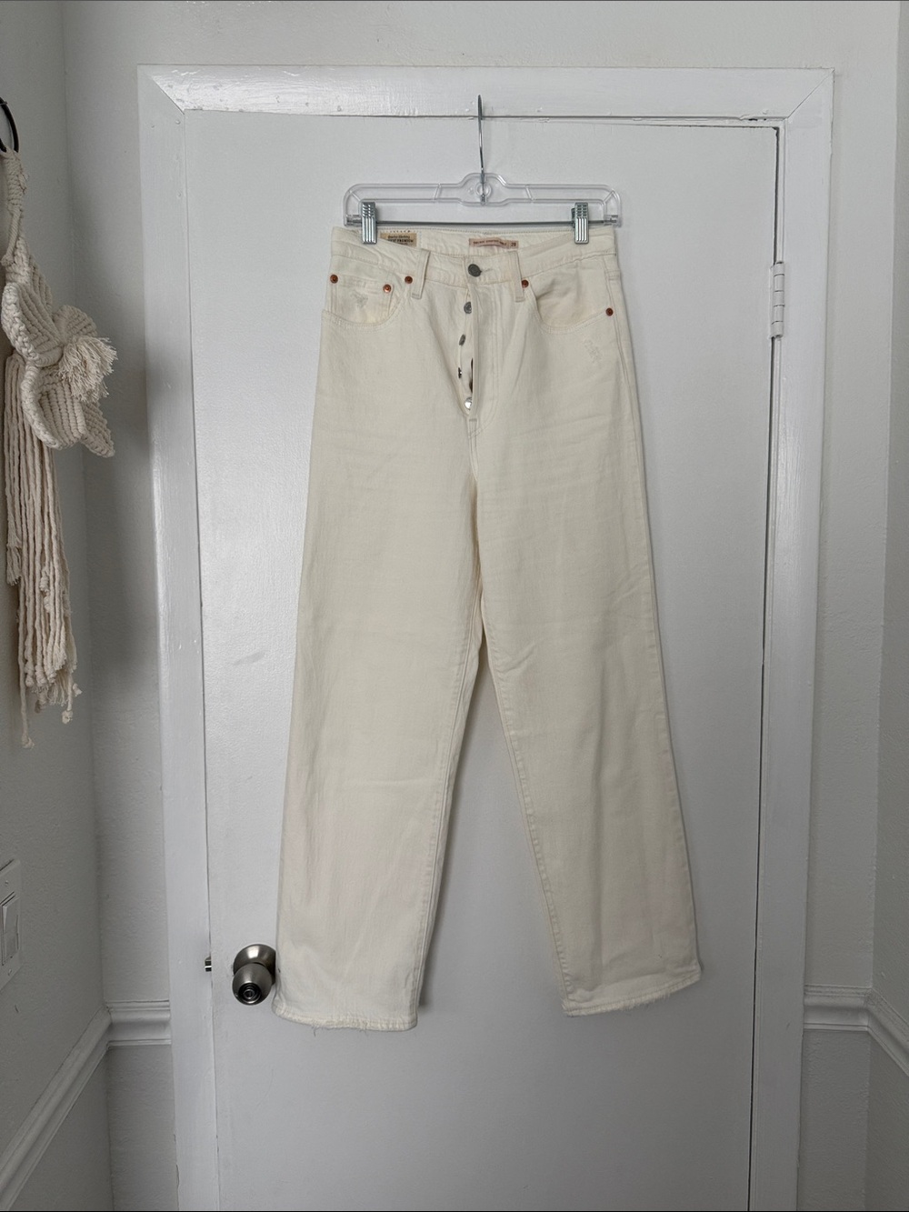 Levi’s Ribcage straight off white jeans